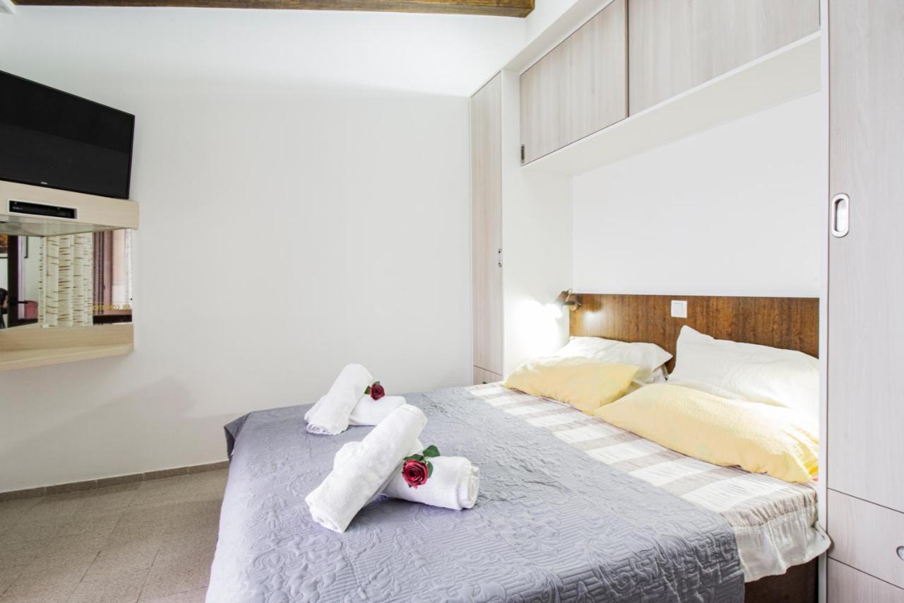メタイナGalapagus Privat Beach & Boat Dockアパートメント エクステリア 写真
