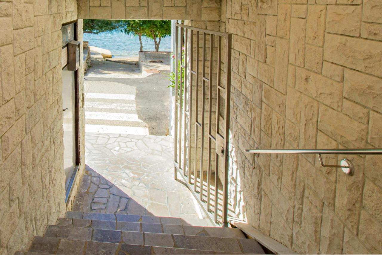 メタイナGalapagus Privat Beach & Boat Dockアパートメント エクステリア 写真